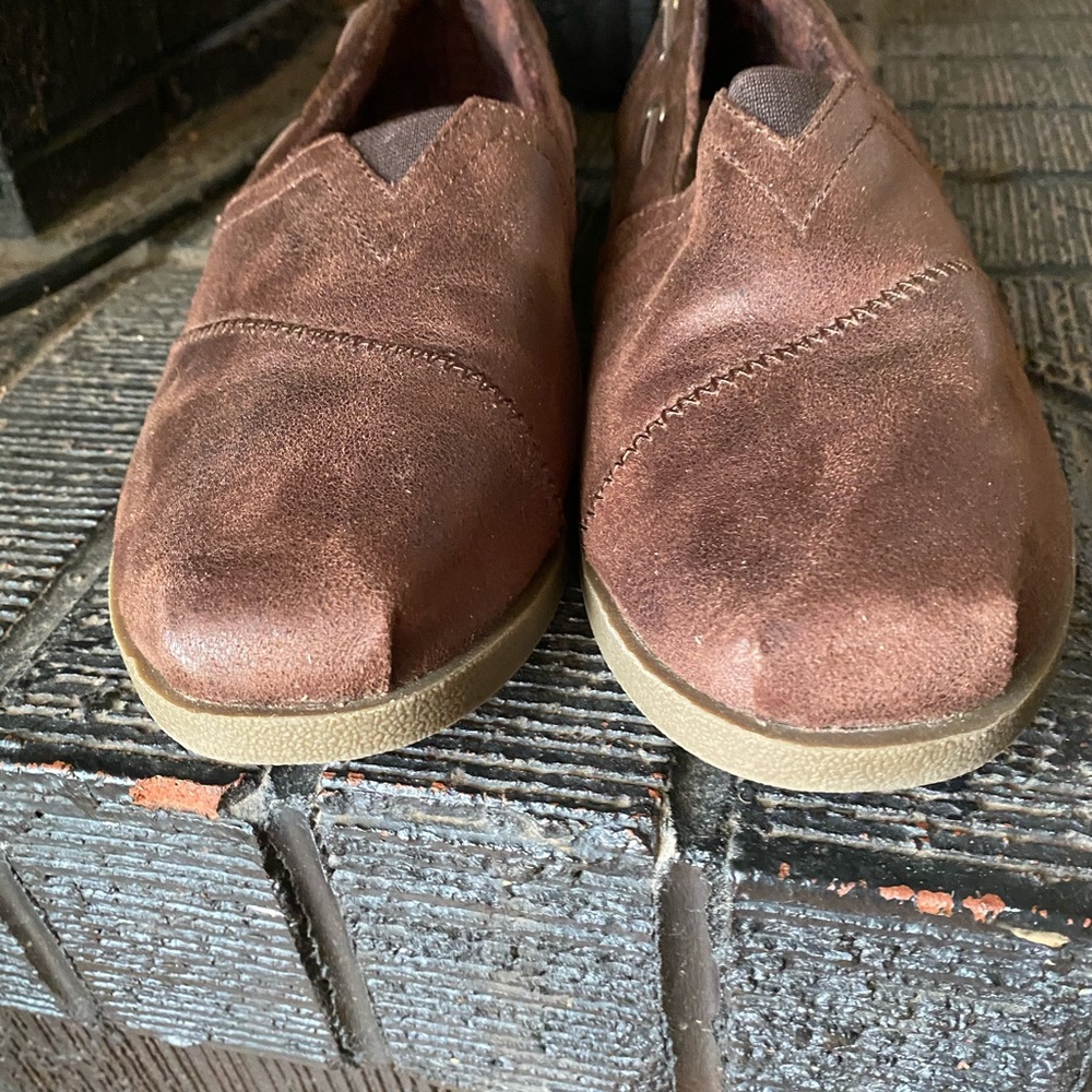 Women’s pair of (BOBS) leather Boat style shoe